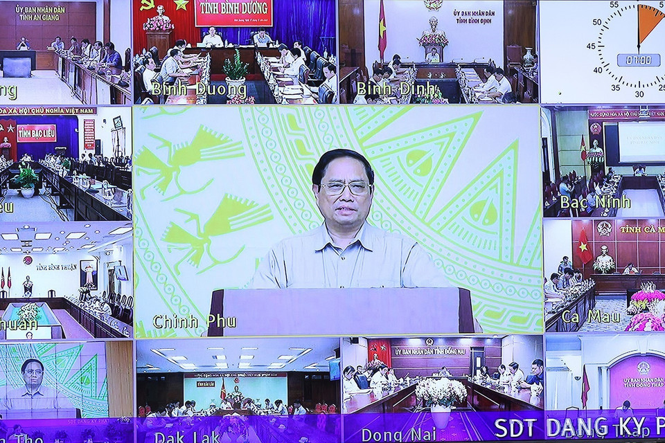Thủ tướng Phạm Minh Chính chủ trì họp Ban Chỉ đạo Nhà nước về các dự án giao thông trọng điểm quốc gia tại điểm cầu trụ sở Chính phủ. (Ảnh: Dương Giang/TTXVN)