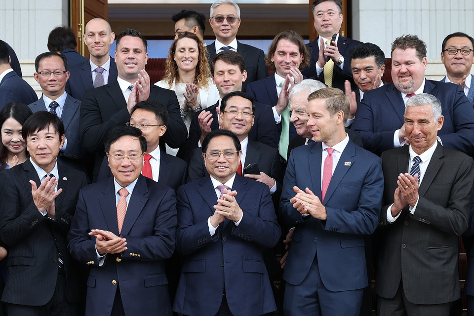 Thủ tướng Phạm Minh Chính chụp ảnh chung với các đại biểu. (Ảnh: Dương Giang/TTXVN)