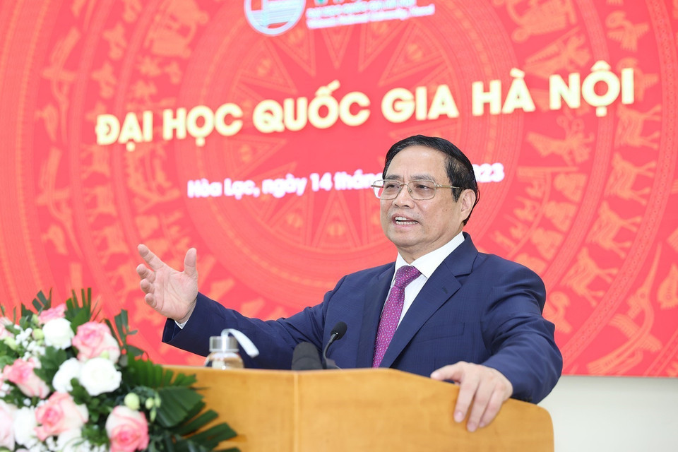 Theo Thủ tướng, trong giáo dục, đào tạo phải đảm bảo cân bằng giữa nghiên cứu lý thuyết cơ bản với khoa học quản lý và ứng dụng, thực hành. (Ảnh: Dương Giang/TTXVN)