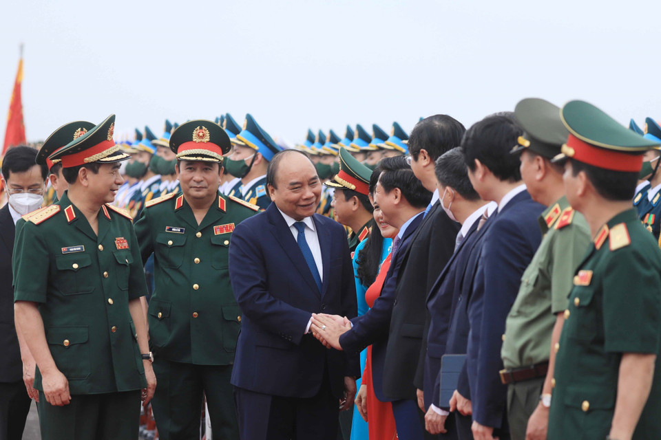 Chủ tịch nước Nguyễn Xuân Phúc với các đại biểu tham dự buổi lễ. (Ảnh: Thống Nhất/TTXVN)