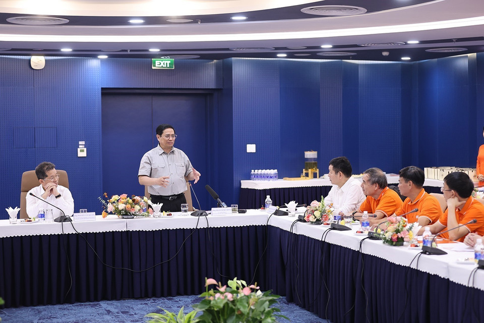 Thủ tướng Phạm Minh Chính phát biểu tại buổi làm việc với lãnh đạo Tập đoàn FPT và Đại học FPT Đà Nẵng. (Ảnh: Dương Giang/TTXVN)