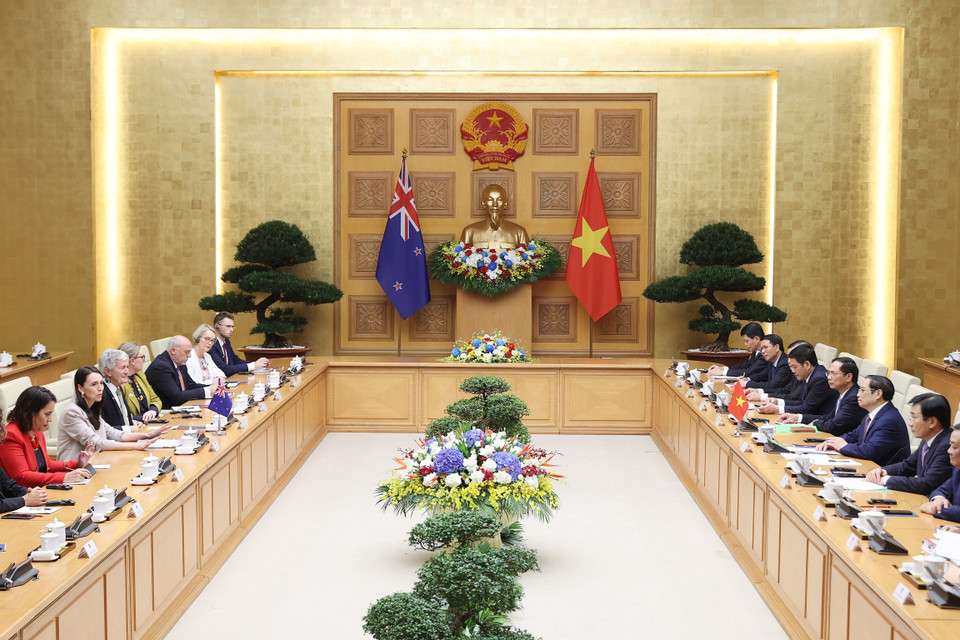 Thủ tướng Phạm Minh Chính hội đàm với Thủ tướng New Zealand Jacinda Ardern. (Ảnh: Dương Giang/TTXVN)