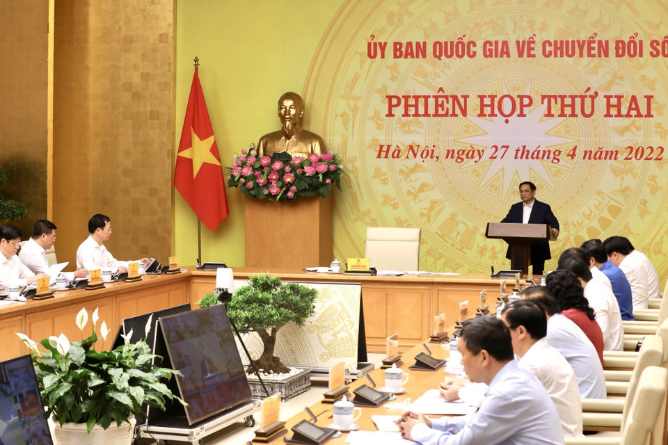 Sáng 27/4, tại Trụ sở Chính phủ, Thủ tướng Phạm Minh Chính, Chủ tịch Ủy ban chủ trì phiên họp thứ hai của Ủy ban Quốc gia về chuyển đổi số nhằm đánh giá tình hình triển khai công tác chuyển đổi số quý I. (Ảnh: Lâm Khánh/TTXVN)