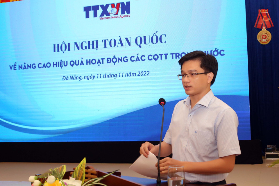 Trưởng Cơ quan Thường trú TTXVN tại Thành phố Hồ Chí Minh Nguyễn Anh Tuấn phát biểu tại hội nghị. (Ảnh: Trần Lê Lâm/TTXVN)