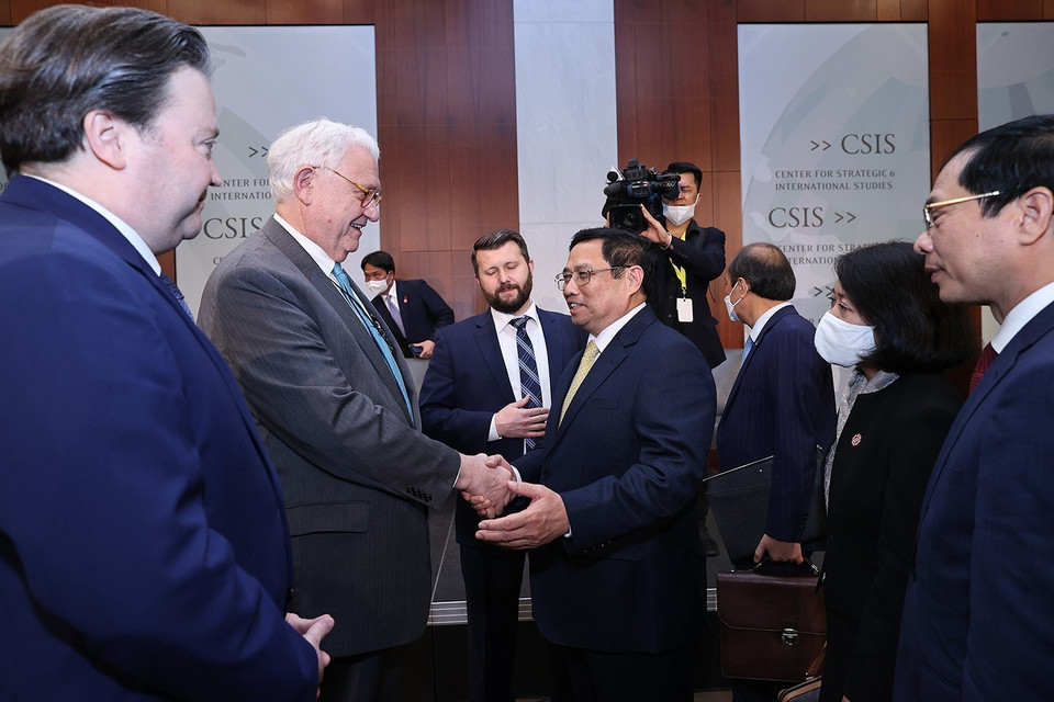 Thủ tướng Phạm Minh Chính trao đổi với các đại biểu tại Viện Nghiên cứu Chiến lược quốc tế Hoa Kỳ (CSIS). (Ảnh: Dương Giang/TTXVN)