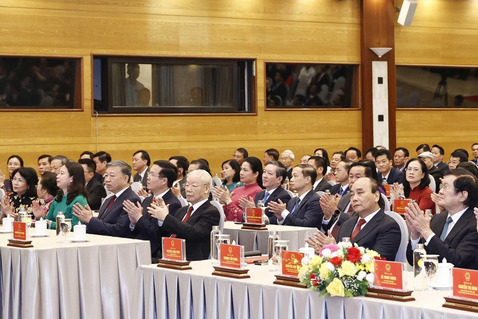 Tổng Bí thư Nguyễn Phú Trọng, Chủ tịch nước Nguyễn Xuân Phúc cùng các lãnh đạo, nguyên lãnh đạo Đảng, Nhà nước và các đại biểu dự lễ kỷ niệm. (Ảnh: Trí Dũng/TTXVN)