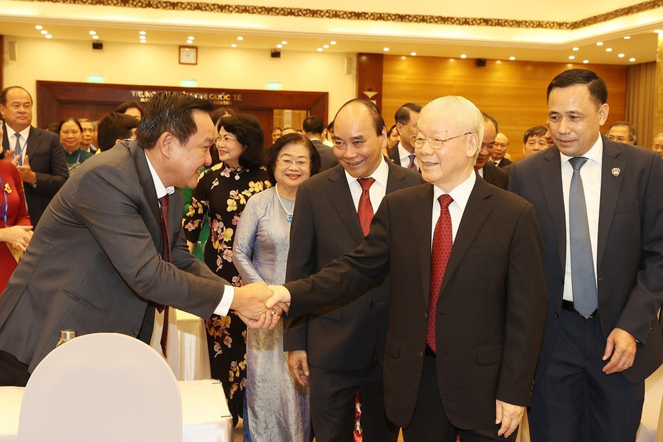 Tổng Bí thư Nguyễn Phú Trọng, Chủ tịch nước Nguyễn Xuân Phúc với các đại biểu dự lễ kỷ niệm. (Ảnh: Trí Dũng/TTXVN)