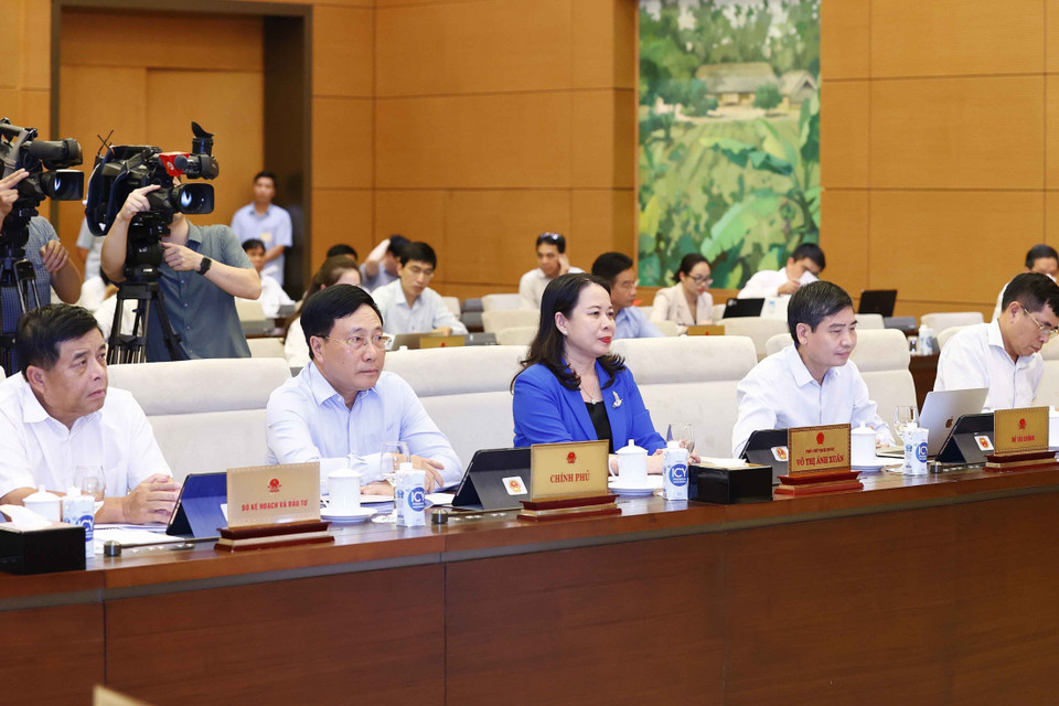 Phó Chủ tịch nước Võ Thị Ánh Xuân, Phó Thủ tướng Thường trực Chính phủ Phạm Bình Minh và đại biểu dự khai mạc phiên họp. (Ảnh: Doãn Tấn/TTXVN)