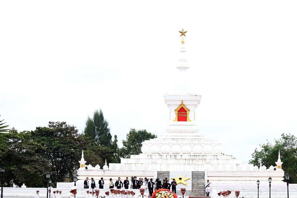 Đài tưởng niệm chiến sỹ vô danh Lào. (Ảnh: Dương Giang/TTXVN)