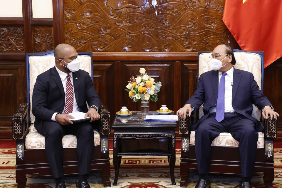 Chủ tịch nước Nguyễn Xuân Phúc tiếp Đại sứ Mandives Mohamed Jinah. (Ảnh: Thống Nhất/TTXVN)