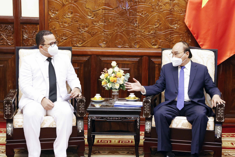 Chủ tịch nước Nguyễn Xuân Phúc tiếp Đại sứ Cộng hoà Dominica Jaime Yorquis Francisco Rodriguez. (Ảnh: Thống Nhất/TTXVN)