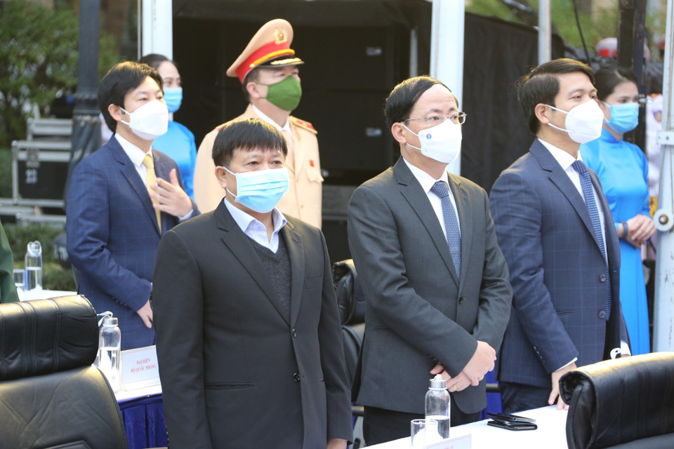 Lãnh đạo các bộ, ngành dự lễ phát động ra quân Năm an toàn giao thông 2022. (Ảnh: Lâm Khánh/TTXVN)