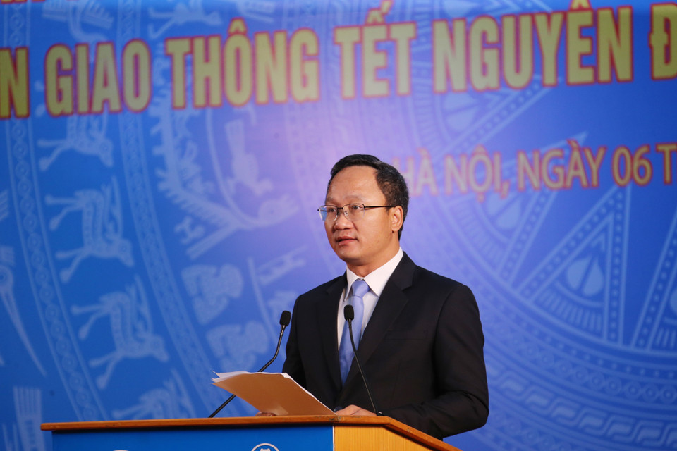 Phó Chủ tịch chuyên trách Ủy ban An toàn giao thông quốc gia Khuất Việt Hùng phát biểu. (Ảnh: Lâm Khánh/TTXVN)