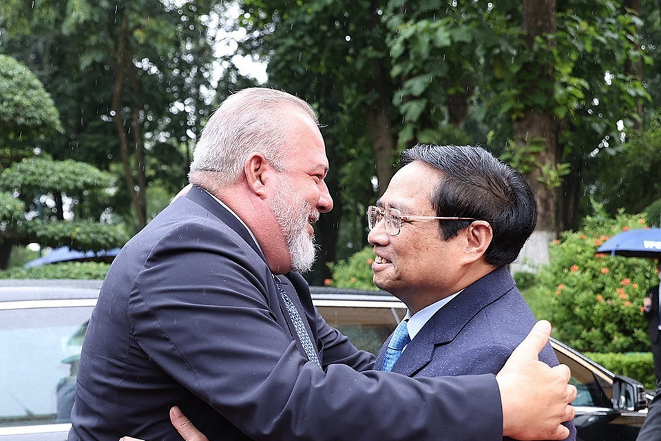 Thủ tướng Phạm Minh Chính đón Thủ tướng nước Cộng hòa Cuba Manuel Marrero Cruz. (Ảnh: Dương Giang/TTXVN)