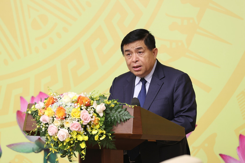 Bộ trưởng Bộ Kế hoạch và Đầu tư Nguyễn Chí Dũng trình bày Báo cáo tổng kết 20 năm thực hiện Nghị quyết số 13-NQ/TW và 10 năm thi hành Luật Hợp tác xã năm 2012. (Ảnh: Dương Giang/TTXVN)