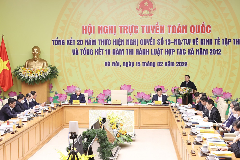 Sáng 15/2, tại Hà Nội, Thủ tướng Phạm Minh Chính chủ trì Hội nghị trực tuyến toàn quốc tổng kết 20 năm thực hiện Nghị quyết số 13-NQ/TW về kinh tế tập thể và tổng kết 10 năm thi hành Luật Hợp tác xã năm 2012. (Ảnh: Dương Giang/TTXVN)