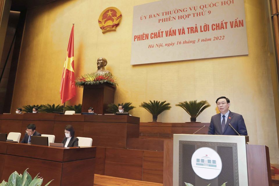 Hình ảnh Chủ tịch Quốc hội Vương Đình Huệ phát biểu tại phiên chất vấn và trả lời chất vấn các thành viên Chính phủ. (Ảnh: Doãn Tấn/TTXVN)