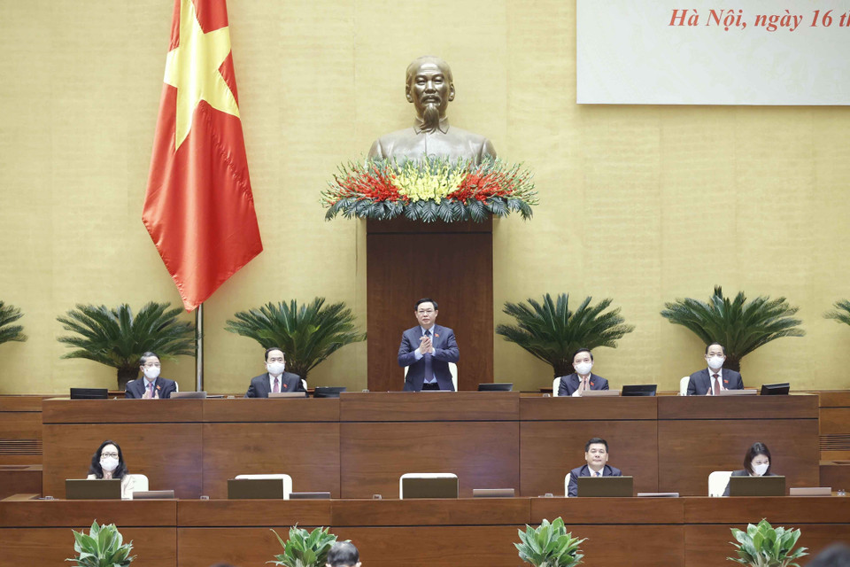 Chủ tịch Quốc hội Vương Đình Huệ chủ trì phiên chất vấn và trả lời chất vấn. (Ảnh: Doãn Tấn/TTXVN)