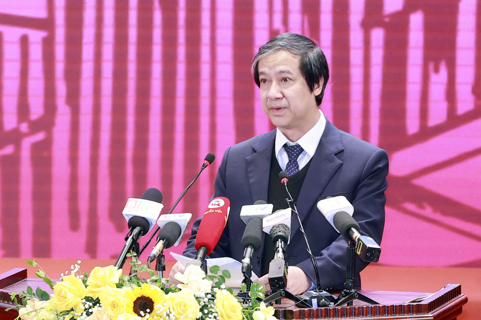 Ông Nguyễn Kim Sơn, Ủy viên Trung ương Đảng, Bộ trưởng Bộ Giáo dục và Đào tạo trình bày tham luận Giáo dục văn hóa và giáo dục để phát triển văn hóa. (Ảnh: Doãn Tấn/TTXVN)