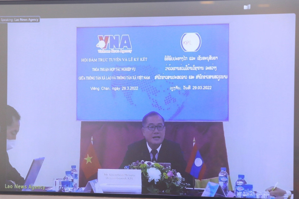 Tổng Giám đốc Thông tấn xã Lào Khampheuy Philapha phát biểu tại buổi tọa đàm. (Ảnh: Tuấn Anh/TTXVN)