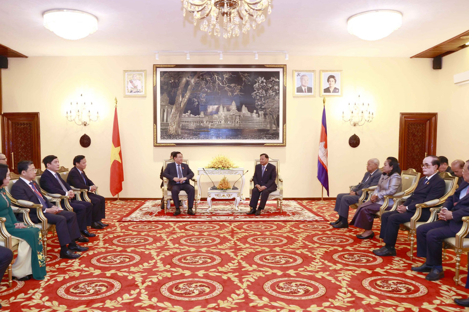 Chủ tịch Quốc hội Vương Đình Huệ hội kiến Chủ tịch Thượng viện Campuchia Samdech Say Chhum. (Ảnh: Doãn Tấn/TTXVN)