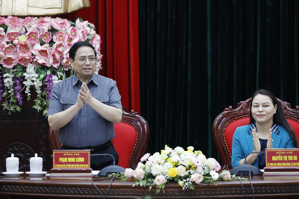 Thủ tướng Phạm Minh Chính chủ trì buổi làm việc với lãnh đạo chủ chốt tỉnh Ninh Bình. (Ảnh: Dương Giang/TTXVN)