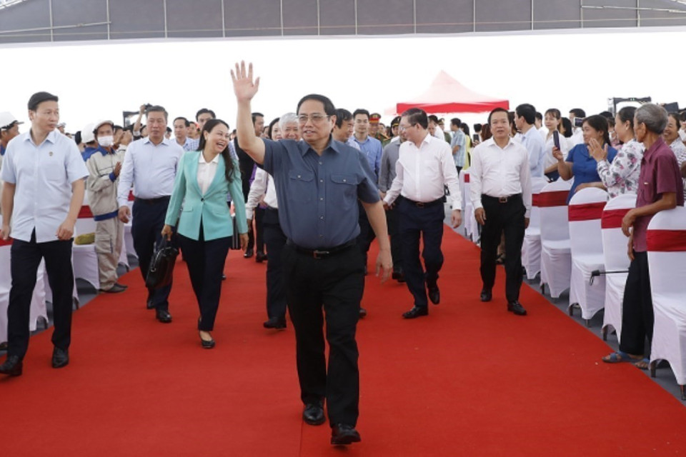 Sáng 18/11, tại Ninh Bình, Thủ tướng Phạm Minh Chính dự lễ phát động phong trào thi đua đẩy mạnh phát triển kết cấu hạ tầng đồng bộ, hiện đại; thực hành tiết kiệm, chống lãng phí. (Ảnh: Dương Giang/TTXVN)