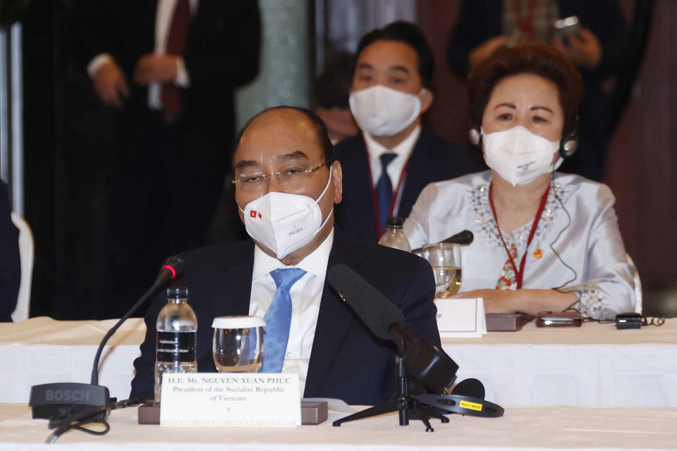 Chủ tịch nước Nguyễn Xuân Phúc dự Đối thoại doanh nghiệp Việt Nam-Singapore. (Ảnh: Thống Nhất/TTXVN)