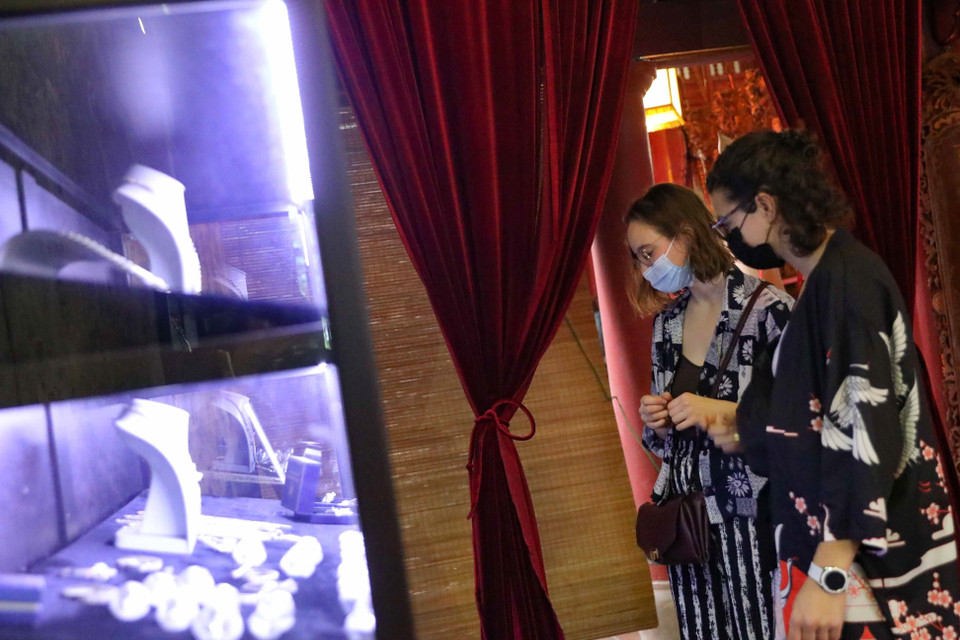 Để du lịch tăng tốc trong thời gian tới, nhất là khi triển khai đón khách quốc tế, ngành du lịch thành phố đã cải tiến, nâng cấp nhiều sản phẩm du lịch cũ, khai thác thêm những sản phẩm du lịch mới. (Ảnh: Thanh Tùng/TTXVN)