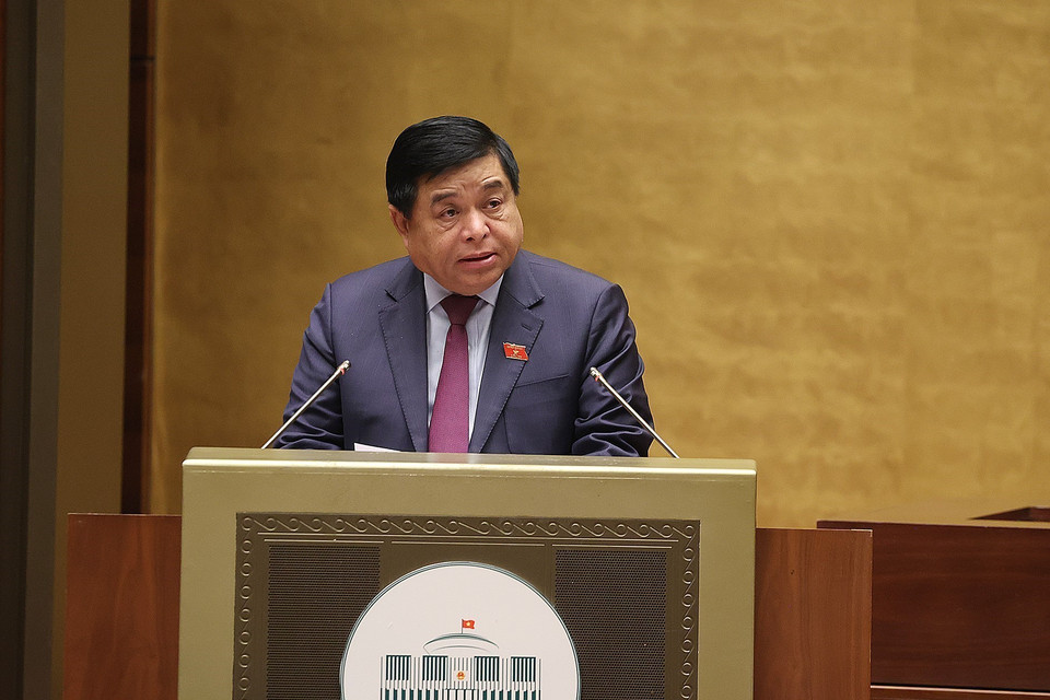 Bộ trưởng Bộ Kế hoạch và Đầu tư Nguyễn Chí Dũng trình bày Tờ trình về Quy hoạch tổng thể quốc gia thời kỳ 2021-2030, tầm nhìn đến năm 2050. (Ảnh: Dương Giang/TTXVN)