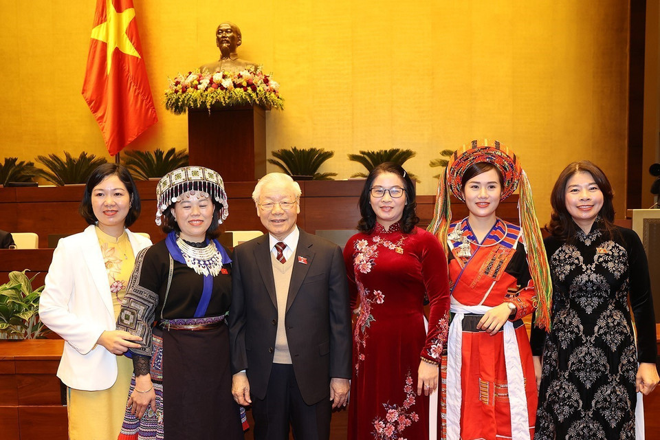 Tổng Bí thư Nguyễn Phú Trọng với các đại biểu dự kỳ họp bất thường lần thứ hai, Quốc hội khóa XV. (Ảnh: Trí Dũng/TTXVN)