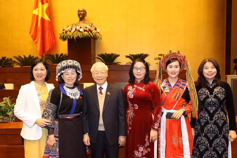 Tổng Bí thư Nguyễn Phú Trọng với các đại biểu dự kỳ họp bất thường lần thứ hai, Quốc hội khóa XV. (Ảnh: Trí Dũng/TTXVN)