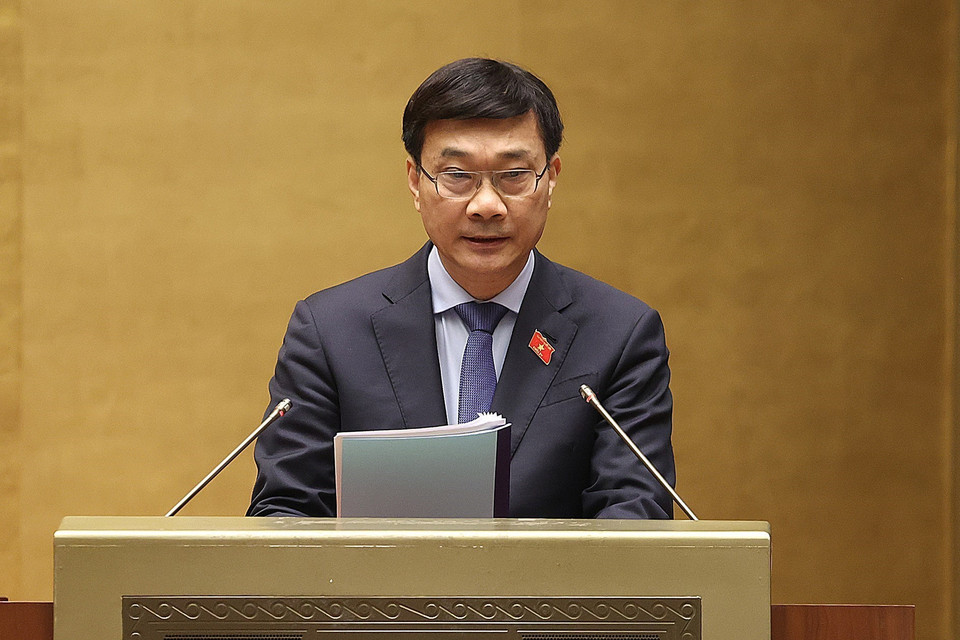 Chủ nhiệm Ủy ban Kinh tế của Quốc hội Vũ Hồng Thanh trình bày Báo cáo thẩm tra về Quy hoạch tổng thể quốc gia thời kỳ 2021-2030, tầm nhìn đến năm 2050. 