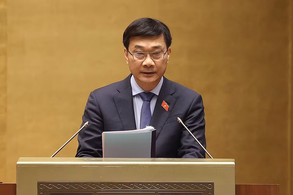 Chủ nhiệm Ủy ban Kinh tế của Quốc hội Vũ Hồng Thanh trình bày Báo cáo thẩm tra về Quy hoạch tổng thể quốc gia thời kỳ 2021-2030, tầm nhìn đến năm 2050. 