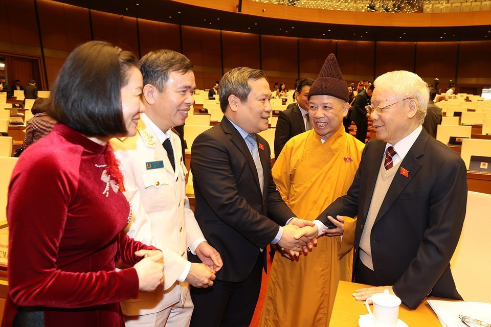 Hình ảnh Tổng Bí thư Nguyễn Phú Trọng với các đại biểu dự kỳ họp bất thường lần thứ hai, Quốc hội khóa XV. (Ảnh: Trí Dũng/TTXVN)