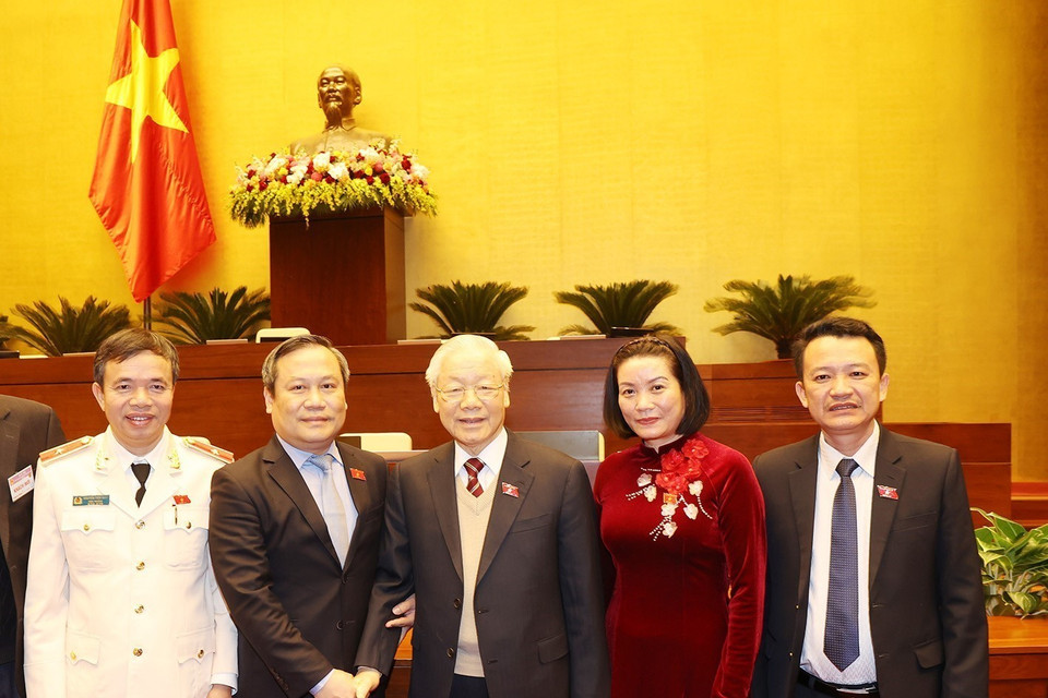 Hình ảnh Tổng Bí thư Nguyễn Phú Trọng với các đại biểu dự kỳ họp bất thường lần thứ hai, Quốc hội khóa XV. (Ảnh: Trí Dũng/TTXVN)