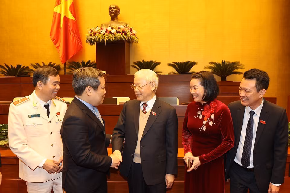 Tổng Bí thư Nguyễn Phú Trọng với các đại biểu dự kỳ họp bất thường lần thứ hai, Quốc hội khóa XV. (Ảnh: Trí Dũng/TTXVN)