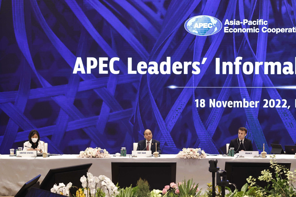  Sáng 18/11, tại Thủ đô Bangkok, Chủ tịch nước Nguyễn Xuân Phúc dự Đối thoại không chính thức giữa Lãnh đạo APEC và các khách mời. (Ảnh: Thống Nhất/TTXVN)