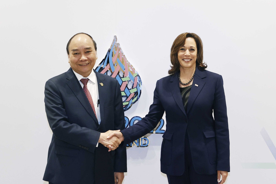 Chủ tịch nước Nguyễn Xuân Phúc và Phó Tổng thống Hoa Kỳ Kamala Harris. (Ảnh: Thống Nhất/TTXVN)