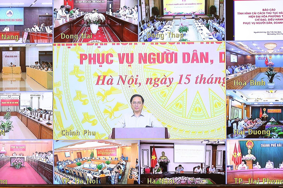 Thủ tướng Phạm Minh Chính chủ trì hội nghị trực tuyến toàn quốc về cải cách thủ tục hành chính tại đầu cầu Chính phủ. (Ảnh: Dương Giang/TTXVN)