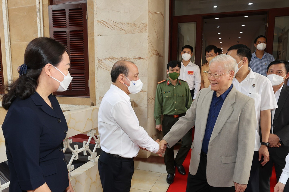 Ngày 22/3, Tổng Bí thư Nguyễn Phú Trọng thăm và làm việc với lãnh đạo tỉnh Hòa Bình. (Ảnh: Trí Dũng/TTXVN)