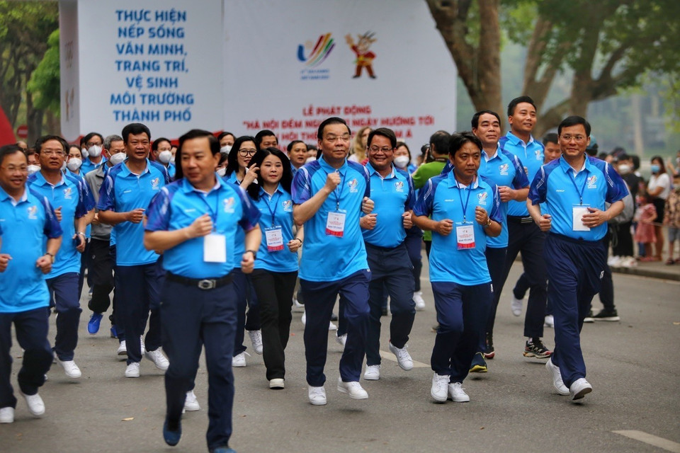 Các đại biểu hưởng ứng Ngày chạy Olympic vì sức khoẻ toàn dân. (Ảnh: Tuấn Đức/TTXVN)