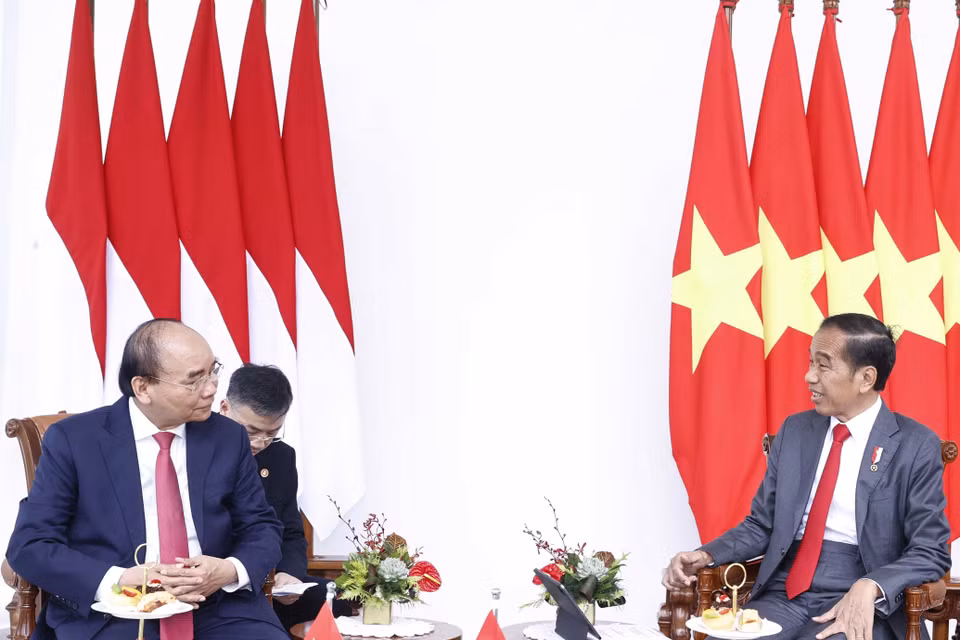 Chủ tịch nước Nguyễn Xuân Phúc gặp hẹp Tổng thống nước Cộng hòa Indonesia Joko Widodo. (Ảnh: Thống Nhất/TTXVN)