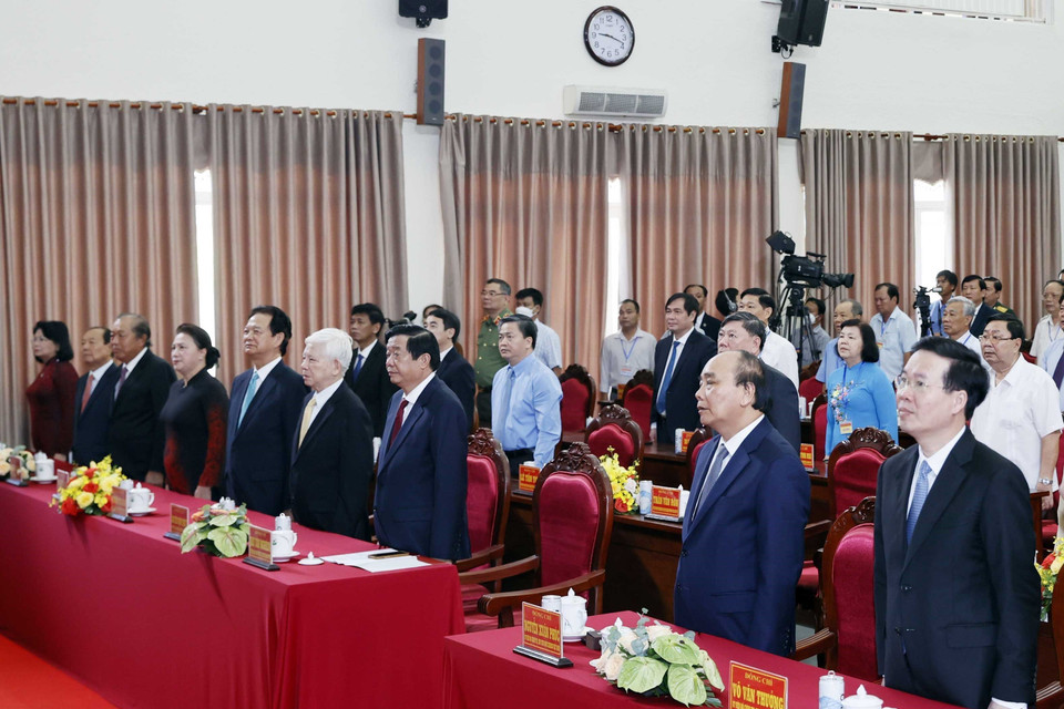 Chủ tịch nước Nguyễn Xuân Phúc và các đại biểu dự lễ kỷ niệm 110 năm Ngày sinh Chủ tịch Hội đồng Bộ trưởng Phạm Hùng. (Ảnh: Thống Nhất/TTXVN)