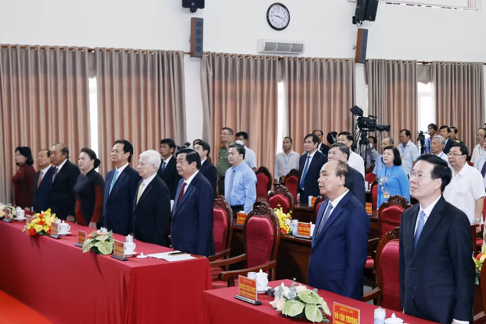 Chủ tịch nước Nguyễn Xuân Phúc và các đại biểu dự lễ kỷ niệm 110 năm Ngày sinh Chủ tịch Hội đồng Bộ trưởng Phạm Hùng. (Ảnh: Thống Nhất/TTXVN)