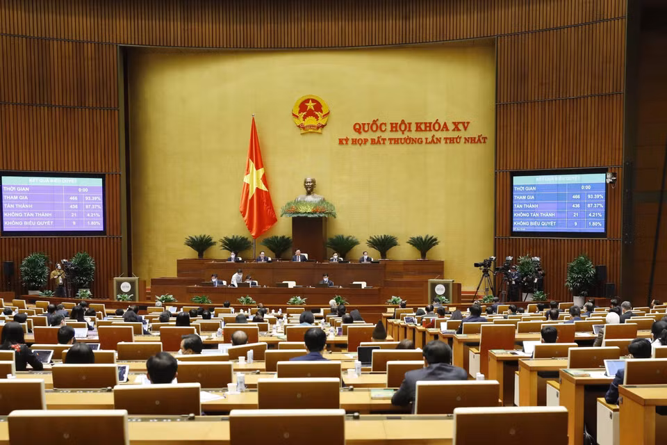 Quốc hội thông qua Luật sửa đổi bổ sung một số điều của Luật Đầu tư công, Luật Đầu tư theo phương thức đối tác công tư, Luật Đấu thầu, Luật Điện lực, Luật Doanh nghiệp, Luật Thuế tiêu thụ đặc biệt và Luật Thi hành án dân sự. (Ảnh: Phương Hoa/TTXVN)