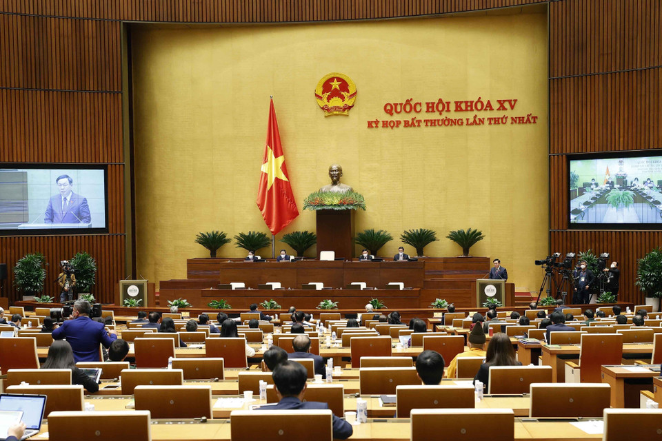 Chủ tịch Quốc hội Vương Đình Huệ phát biểu tại phiên bế mạc kỳ họp. (Ảnh: Doãn Tấn/TTXVN)