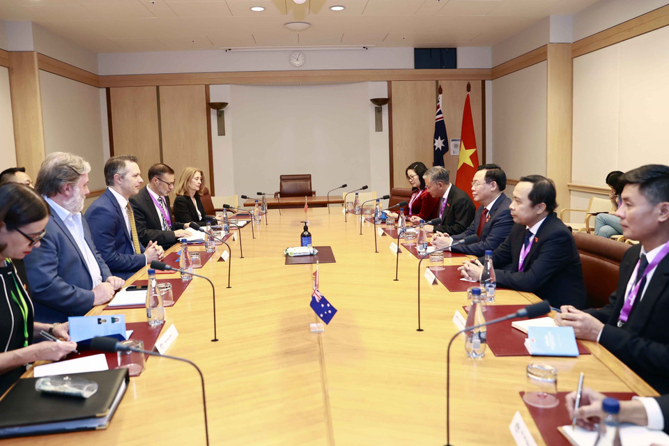 Quang cảnh buổi Chủ tịch Quốc hội Vương Đình Huệ tiếp Bộ trưởng Giáo dục Australia Jason Clare. (Ảnh: Doãn Tấn/TTXVN)