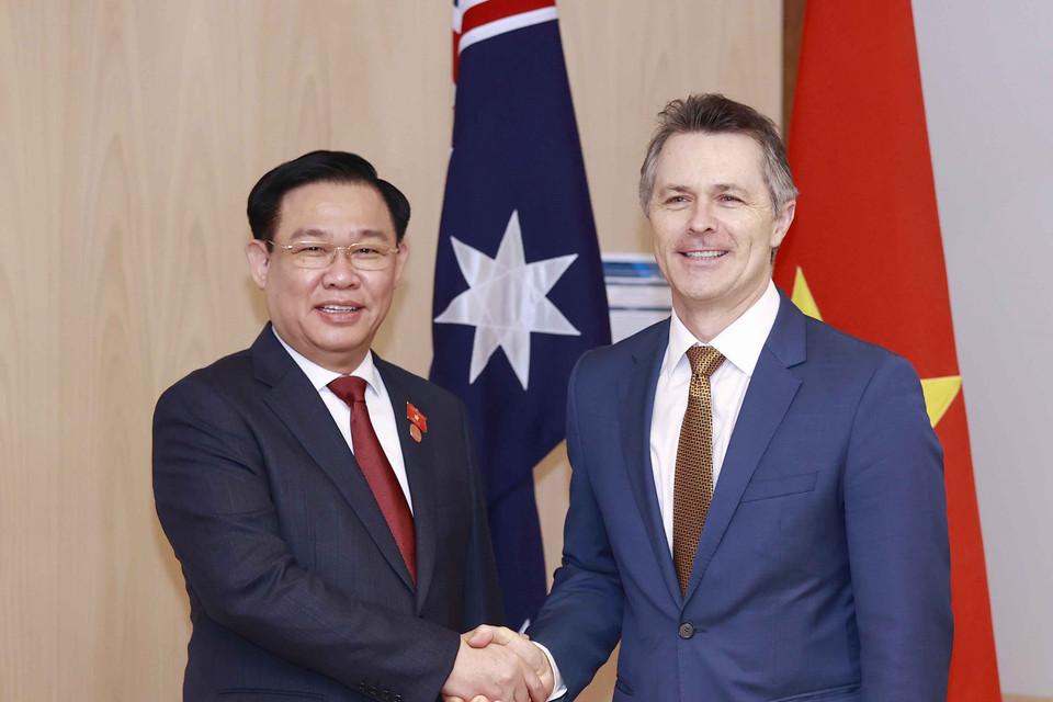 Hình ảnh Chủ tịch Quốc hội Vương Đình Huệ tiếp Bộ trưởng Giáo dục Australia Jason Clare. (Ảnh: Doãn Tấn/TTXVN)