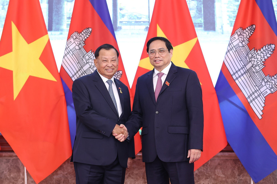 Hình ảnh Thủ tướng Phạm Minh Chính tiếp Chủ tịch Thượng viện Campuchia Samdech Say Chhum. (Ảnh: Dương Giang/TTXVN)